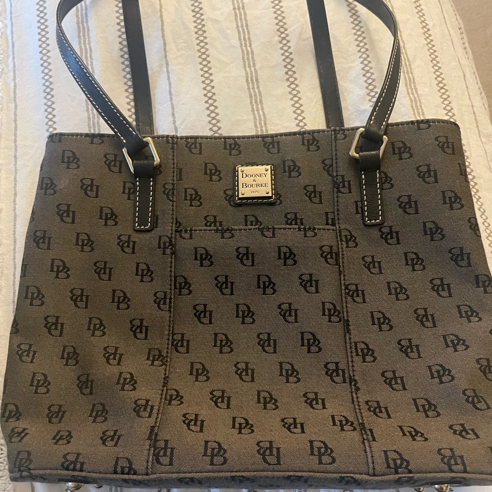 Vintage Dooney & Bourke shoulder purse